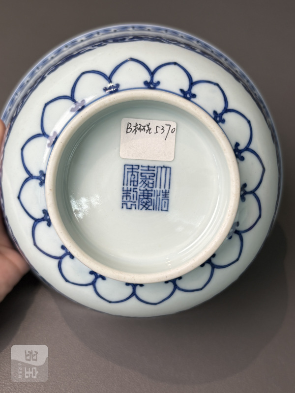 清嘉庆 青花缠枝花卉纹碗 - 图12
